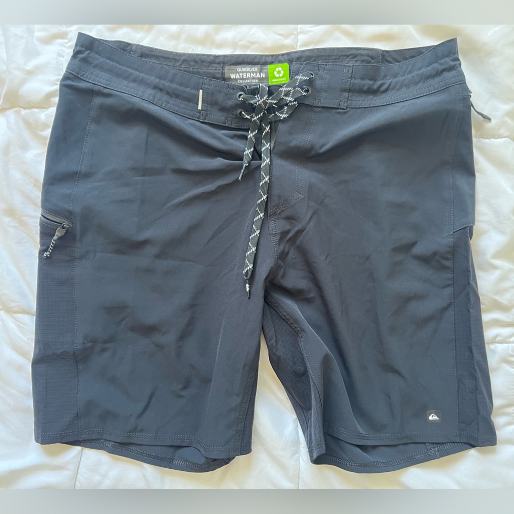 Quiksilver Waterman Men’s Boardshorts Size 34